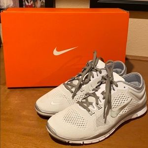 *BNIB* Nike Free 5.0 Trainers - white